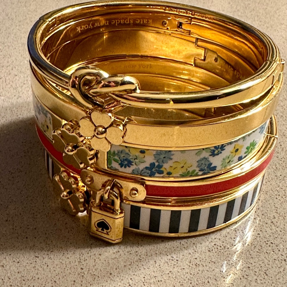 NWOT Kate Spade ♠️ New York Loves Me Knot Goldtone Bangle Bracelet - Picture 9 of 11